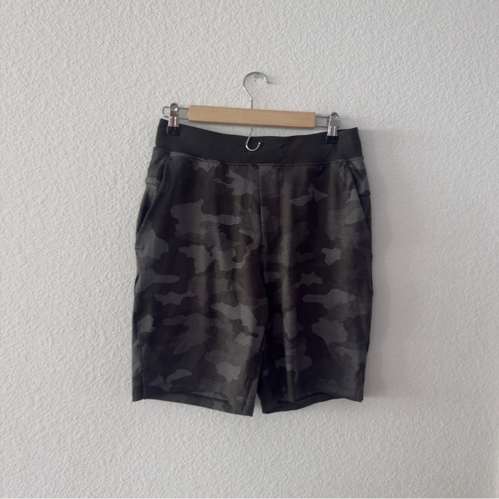 Lululemon- Men’s T.H.E. Short 9” * Linerless- Size M